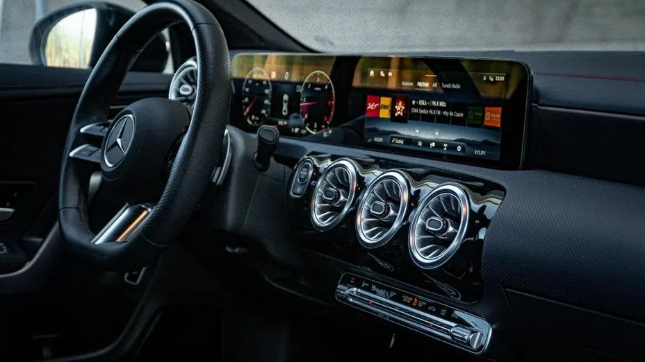 MERCEDES-BENZ CLA -