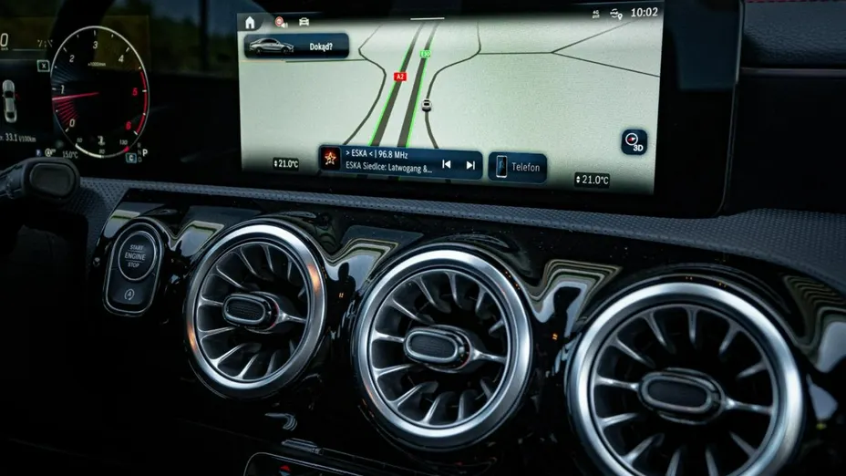 MERCEDES-BENZ CLA -