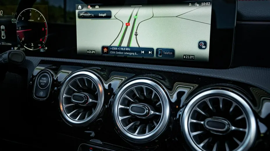 MERCEDES-BENZ CLA -
