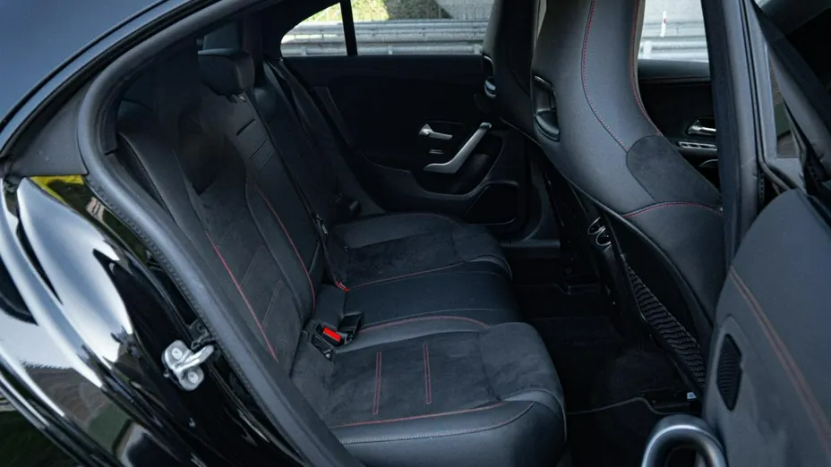 MERCEDES-BENZ CLA -