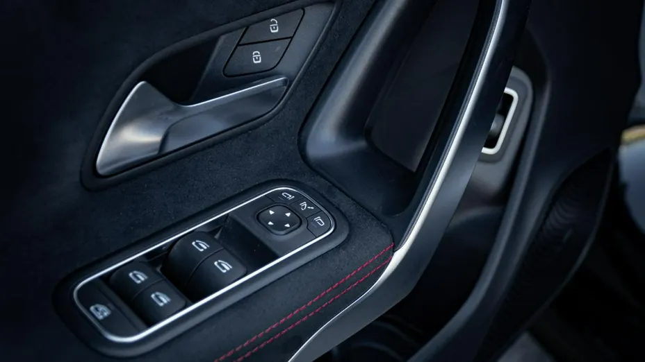 MERCEDES-BENZ CLA -