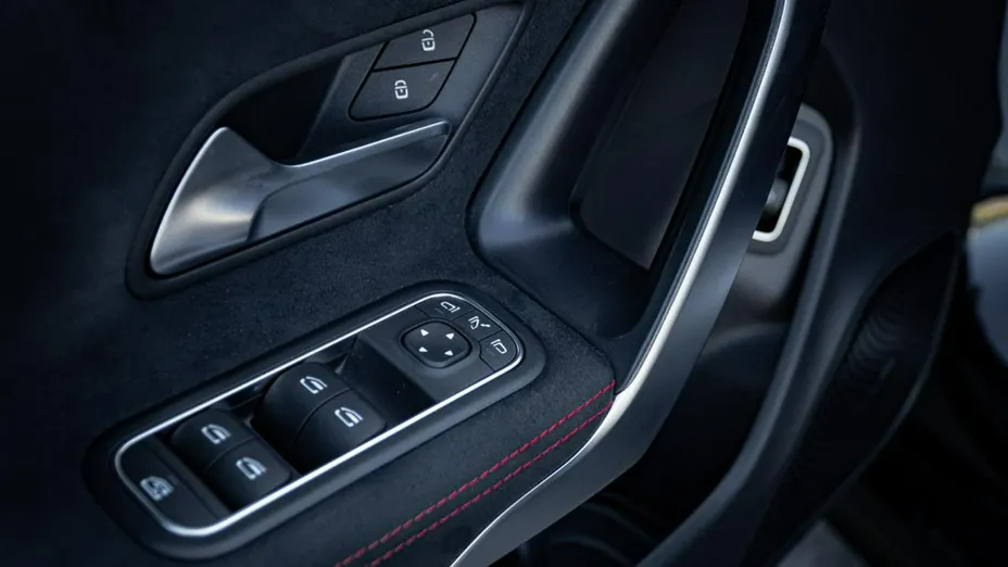 MERCEDES-BENZ CLA -