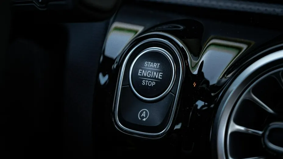 MERCEDES-BENZ CLA -