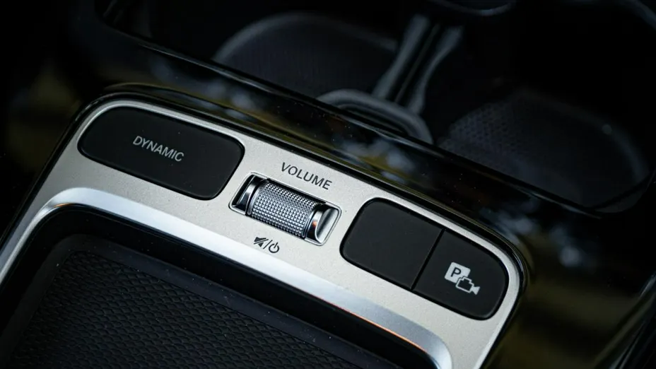 MERCEDES-BENZ CLA -