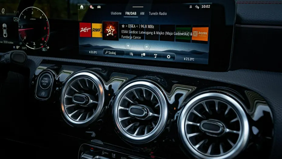 MERCEDES-BENZ CLA -