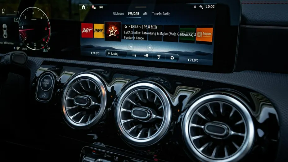 MERCEDES-BENZ CLA -