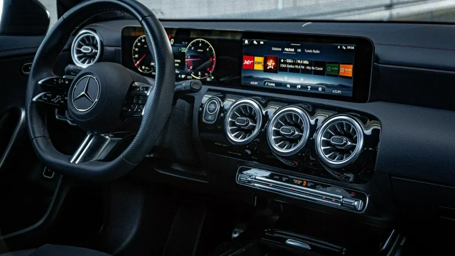 MERCEDES-BENZ CLA -