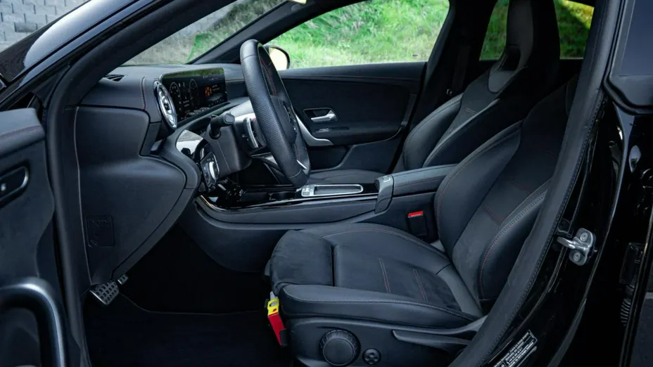 MERCEDES-BENZ CLA -
