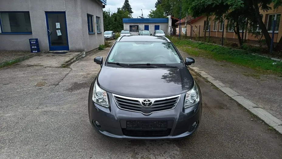 TOYOTA Avensis -
