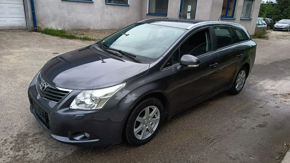 TOYOTA Avensis -