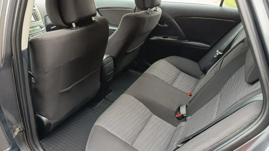 TOYOTA Avensis -