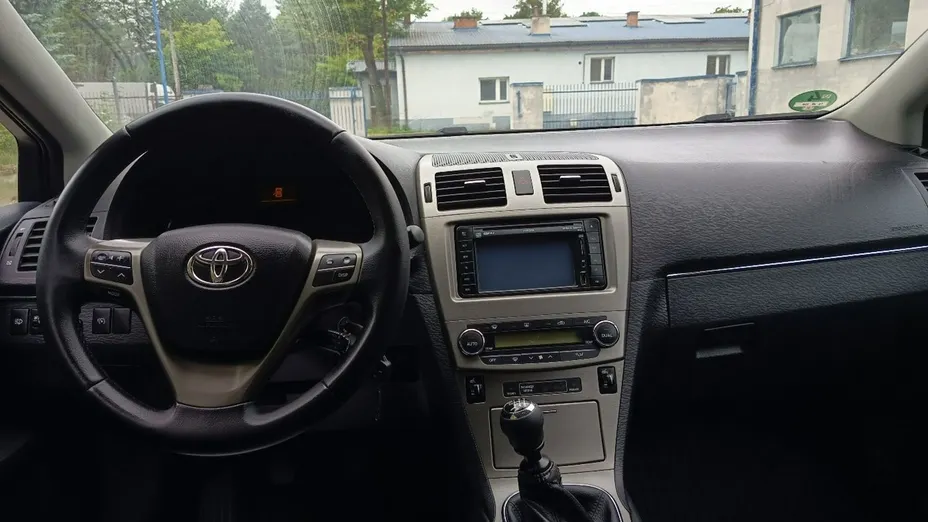 TOYOTA Avensis -