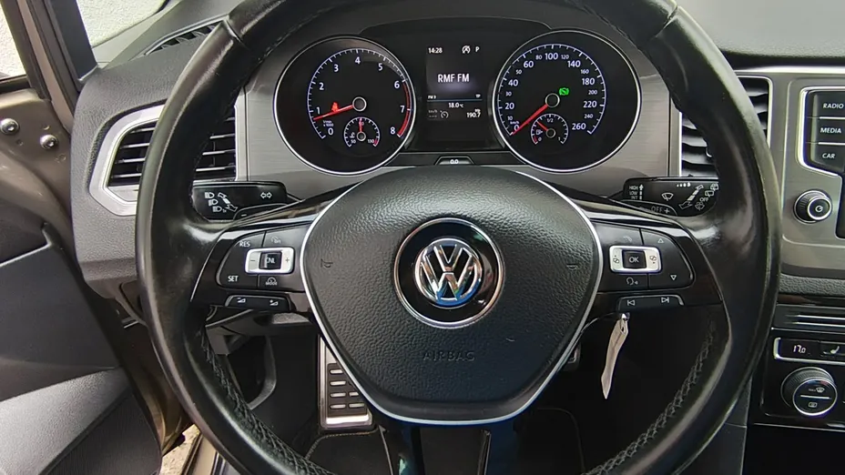 VOLKSWAGEN Golf Sportsvan -