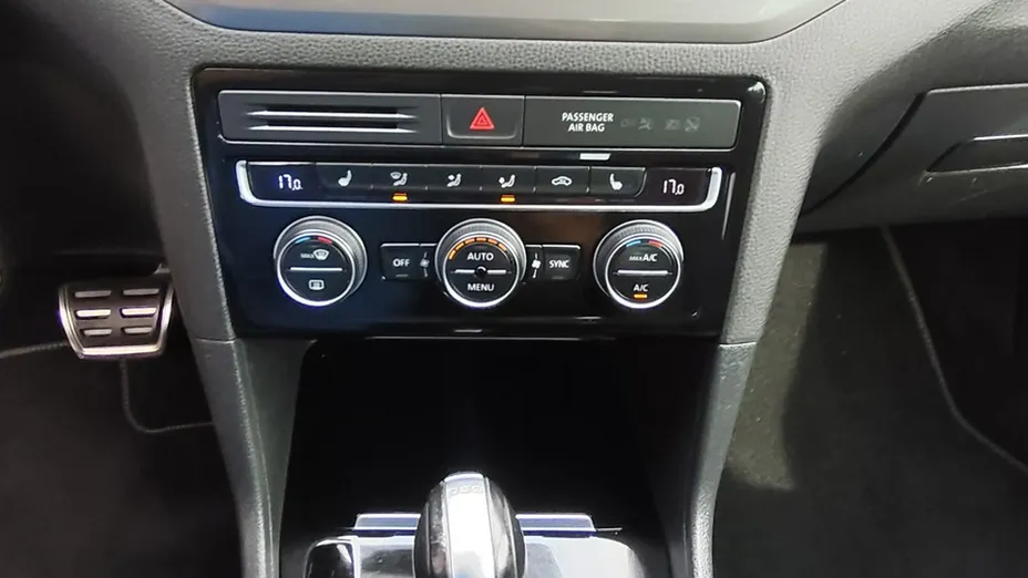VOLKSWAGEN Golf Sportsvan -