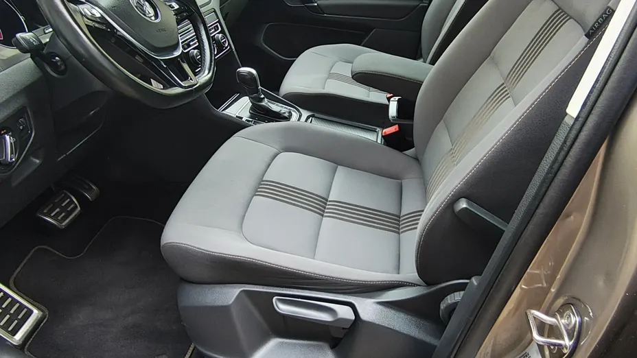 VOLKSWAGEN Golf Sportsvan -
