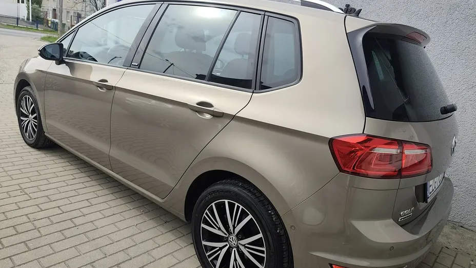 VOLKSWAGEN Golf Sportsvan -