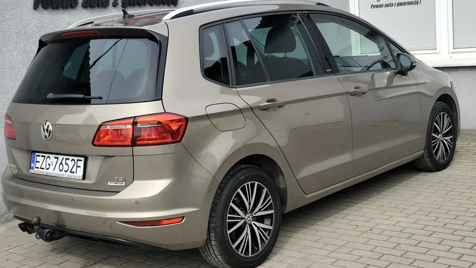 VOLKSWAGEN Golf Sportsvan -