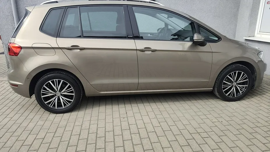 VOLKSWAGEN Golf Sportsvan -