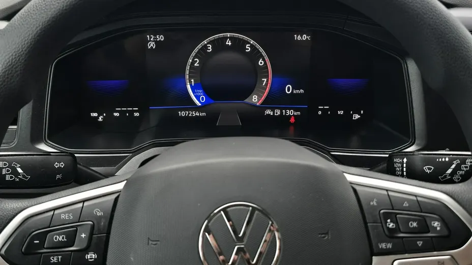 VOLKSWAGEN Polo -
