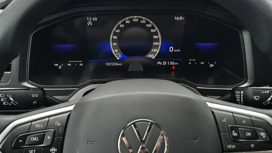 VOLKSWAGEN Polo -