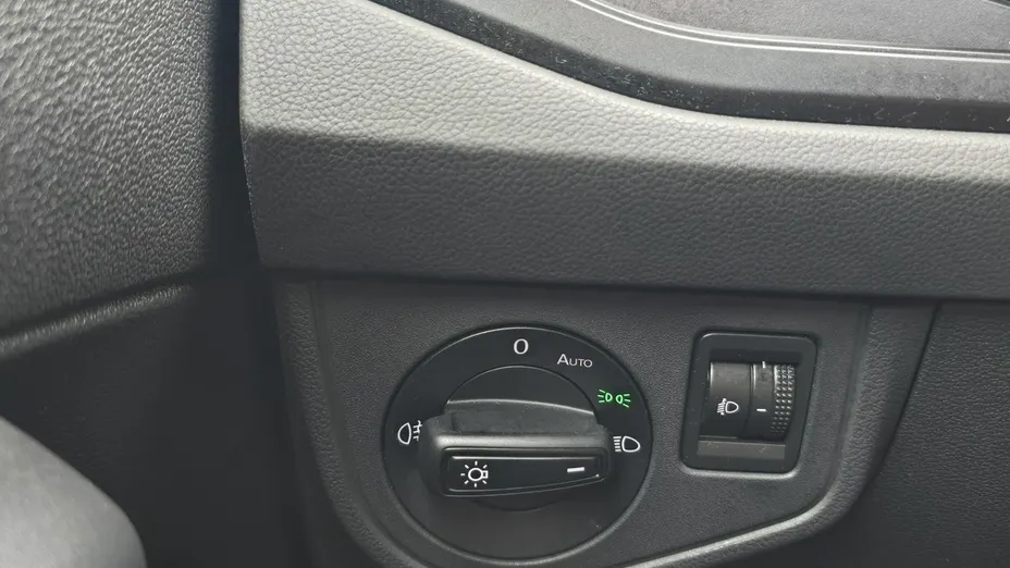 VOLKSWAGEN Polo -