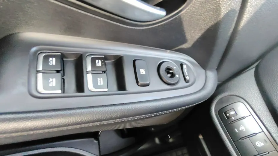 KIA Carens -