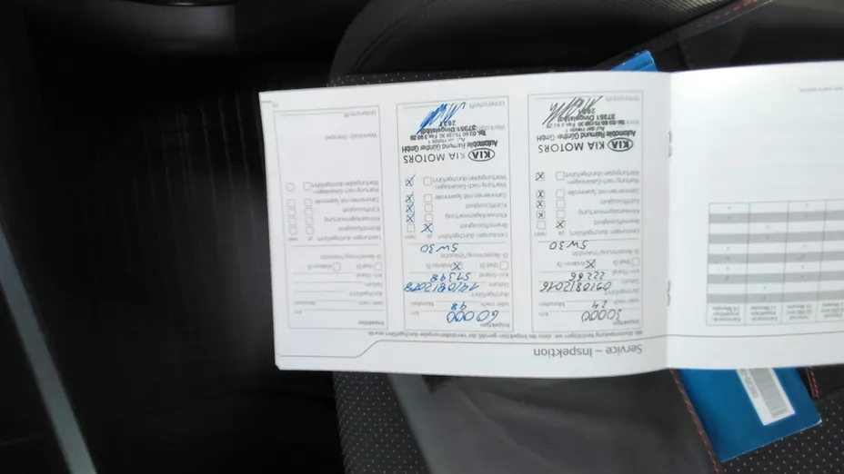 KIA Carens -