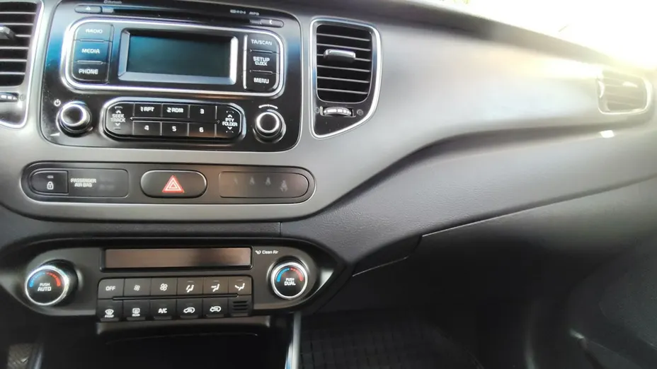 KIA Carens -