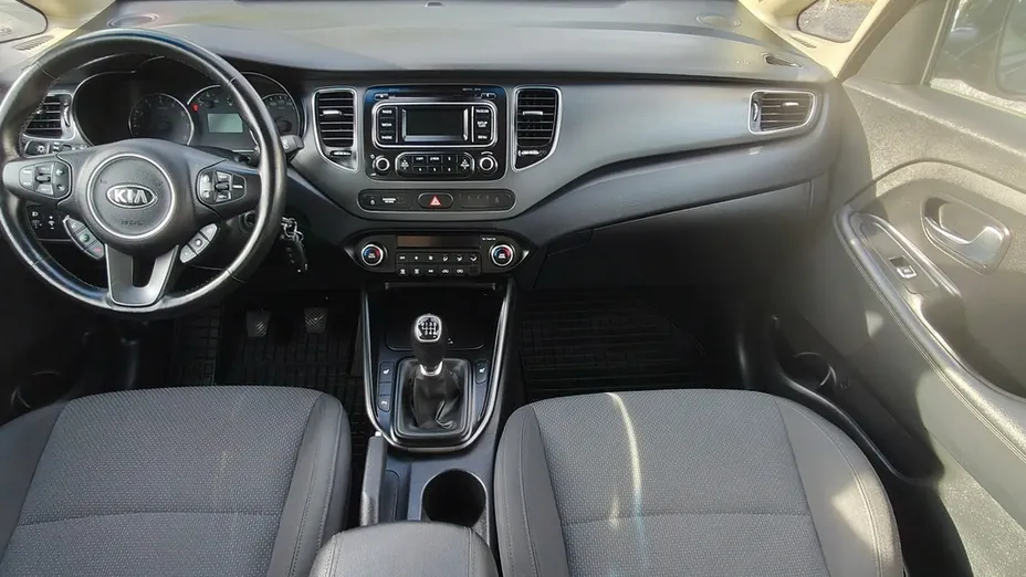 KIA Carens -