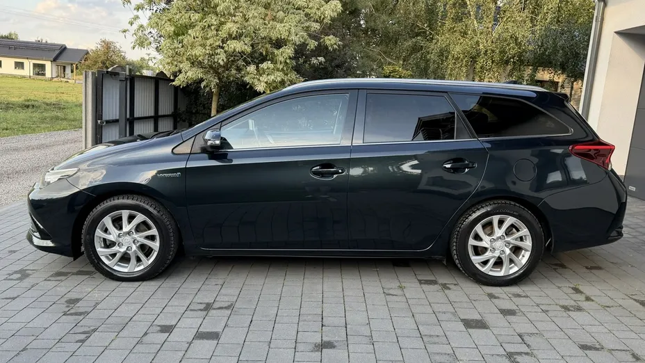TOYOTA Auris -