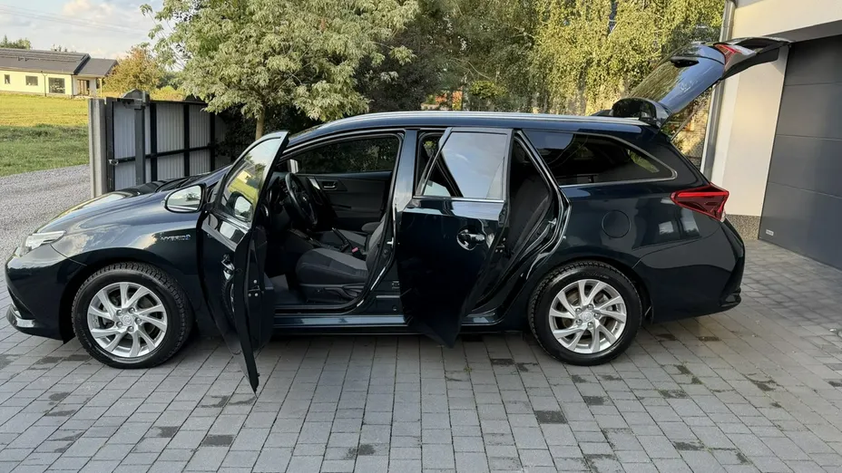 TOYOTA Auris -