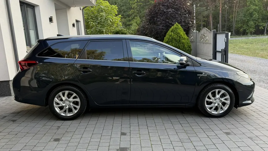 TOYOTA Auris -