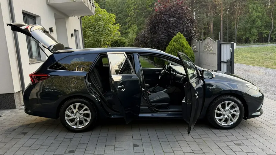 TOYOTA Auris -