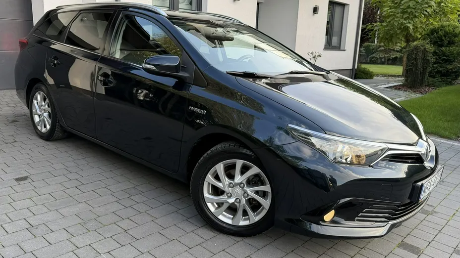 TOYOTA Auris -