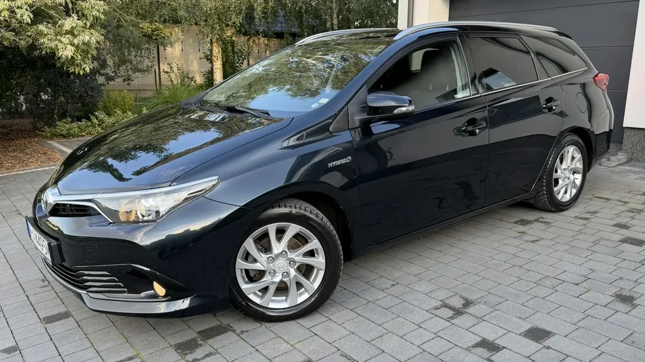 TOYOTA Auris -