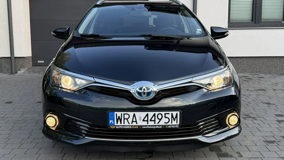 TOYOTA Auris -