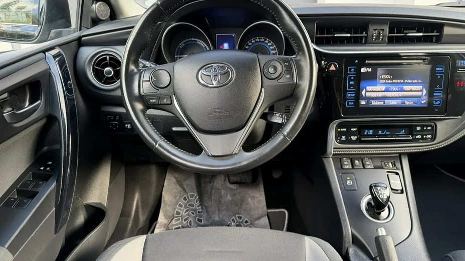 TOYOTA Auris -
