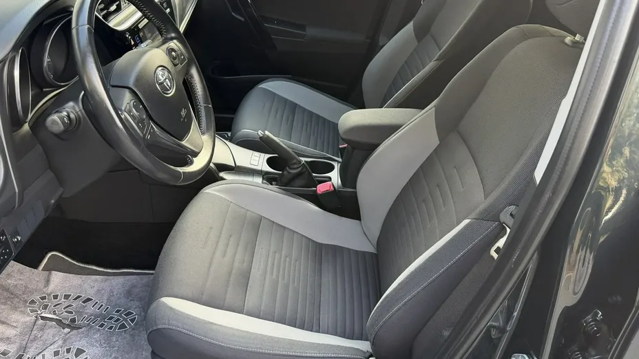 TOYOTA Auris -