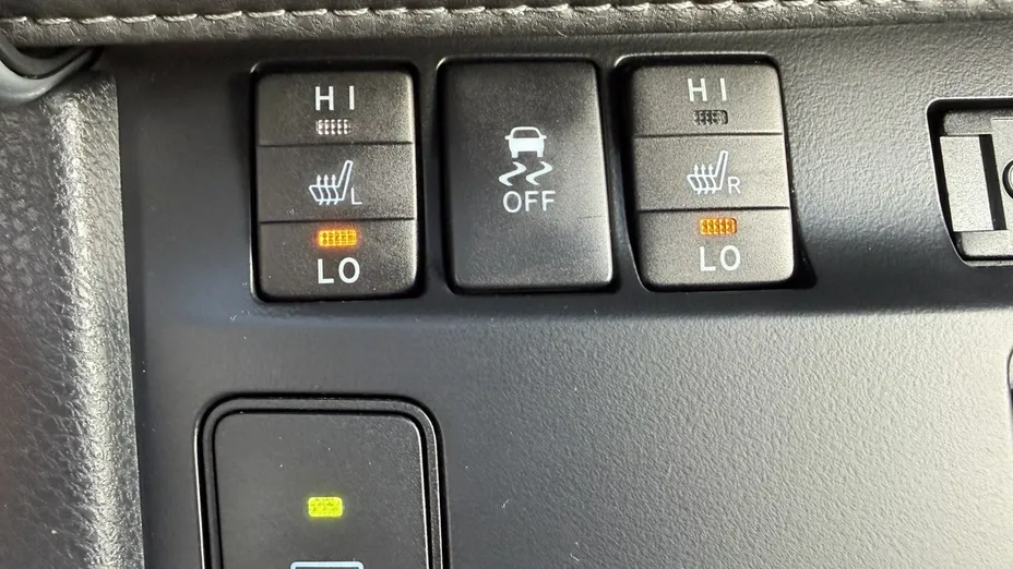 TOYOTA Auris -