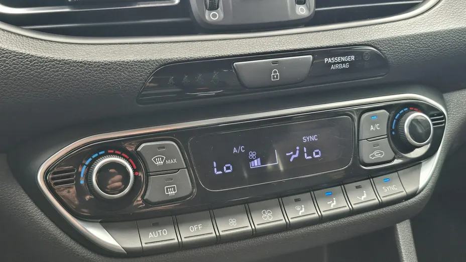 HYUNDAI i30 -