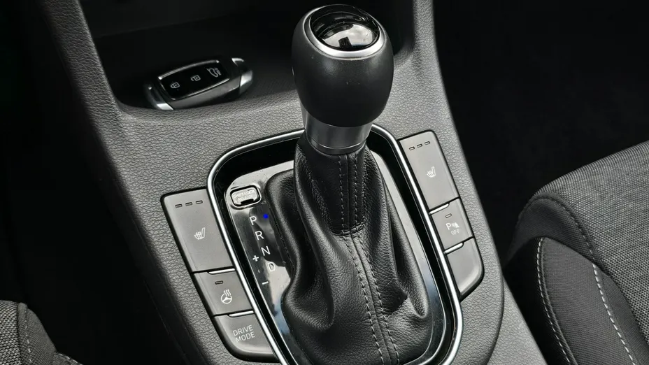 HYUNDAI i30 -