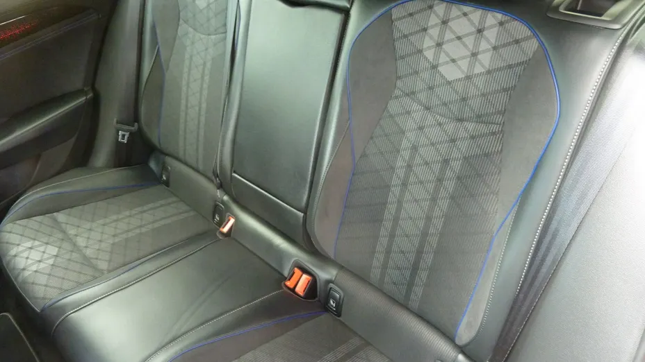VOLKSWAGEN Passat -
