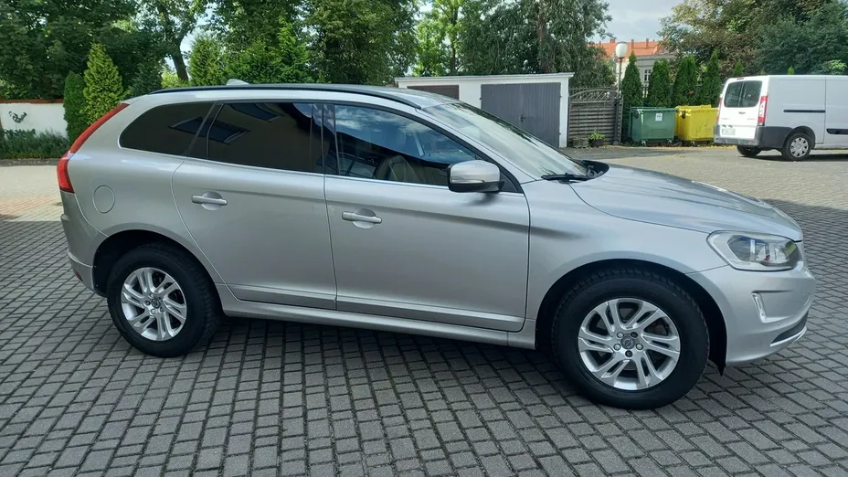 VOLVO XC60 -