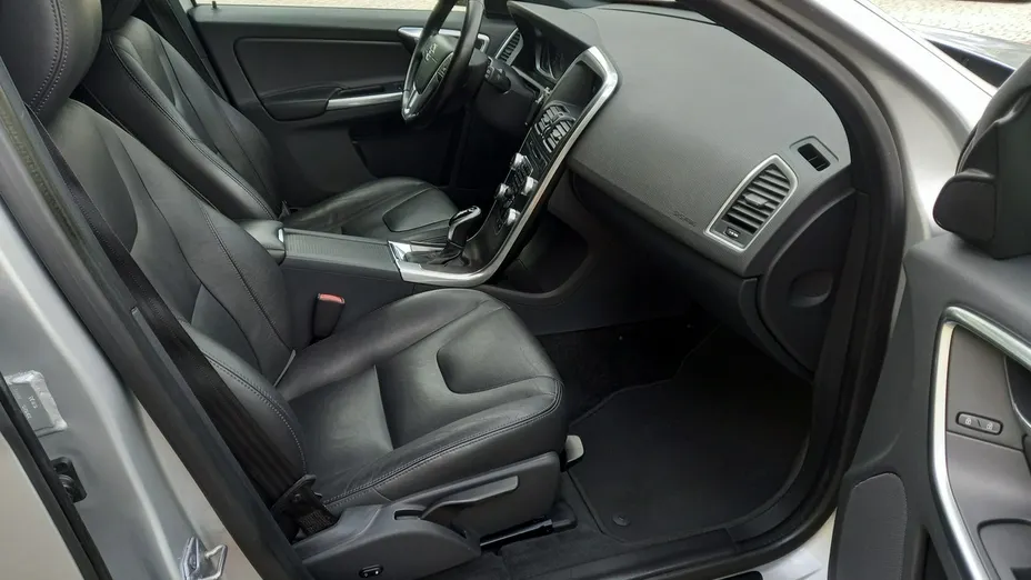 VOLVO XC60 -