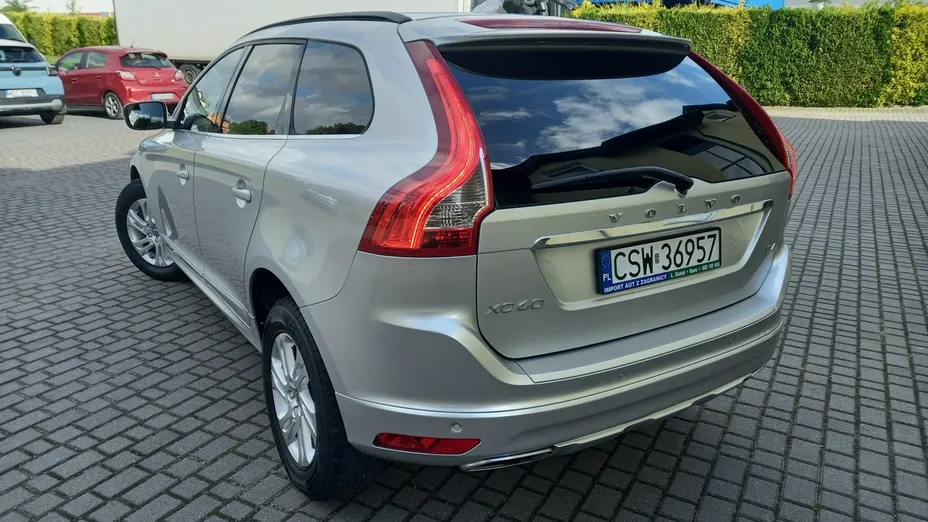 VOLVO XC60 -