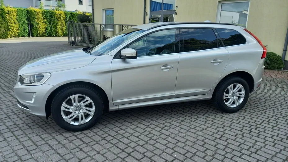 VOLVO XC60 -
