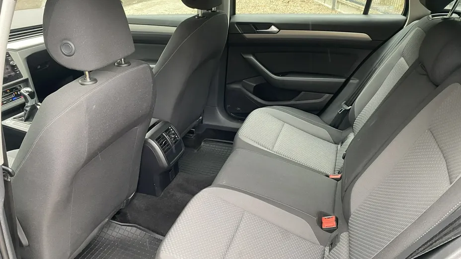VOLKSWAGEN Passat -