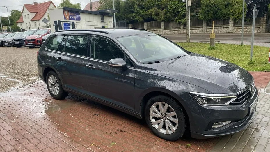 VOLKSWAGEN Passat -