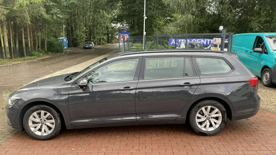 VOLKSWAGEN Passat -