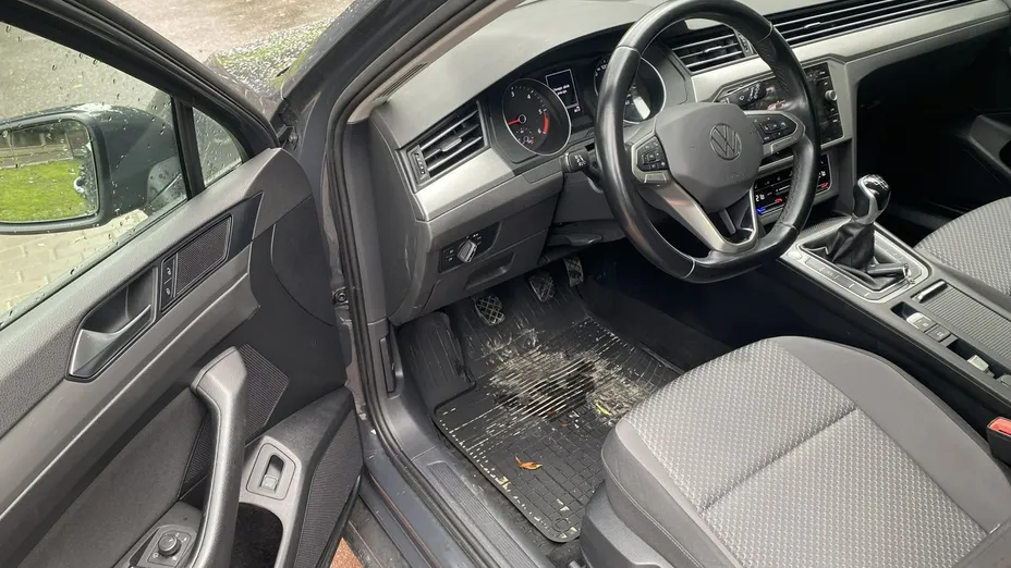 VOLKSWAGEN Passat -